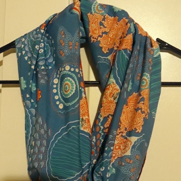 SCARF - Picture 3 of 3